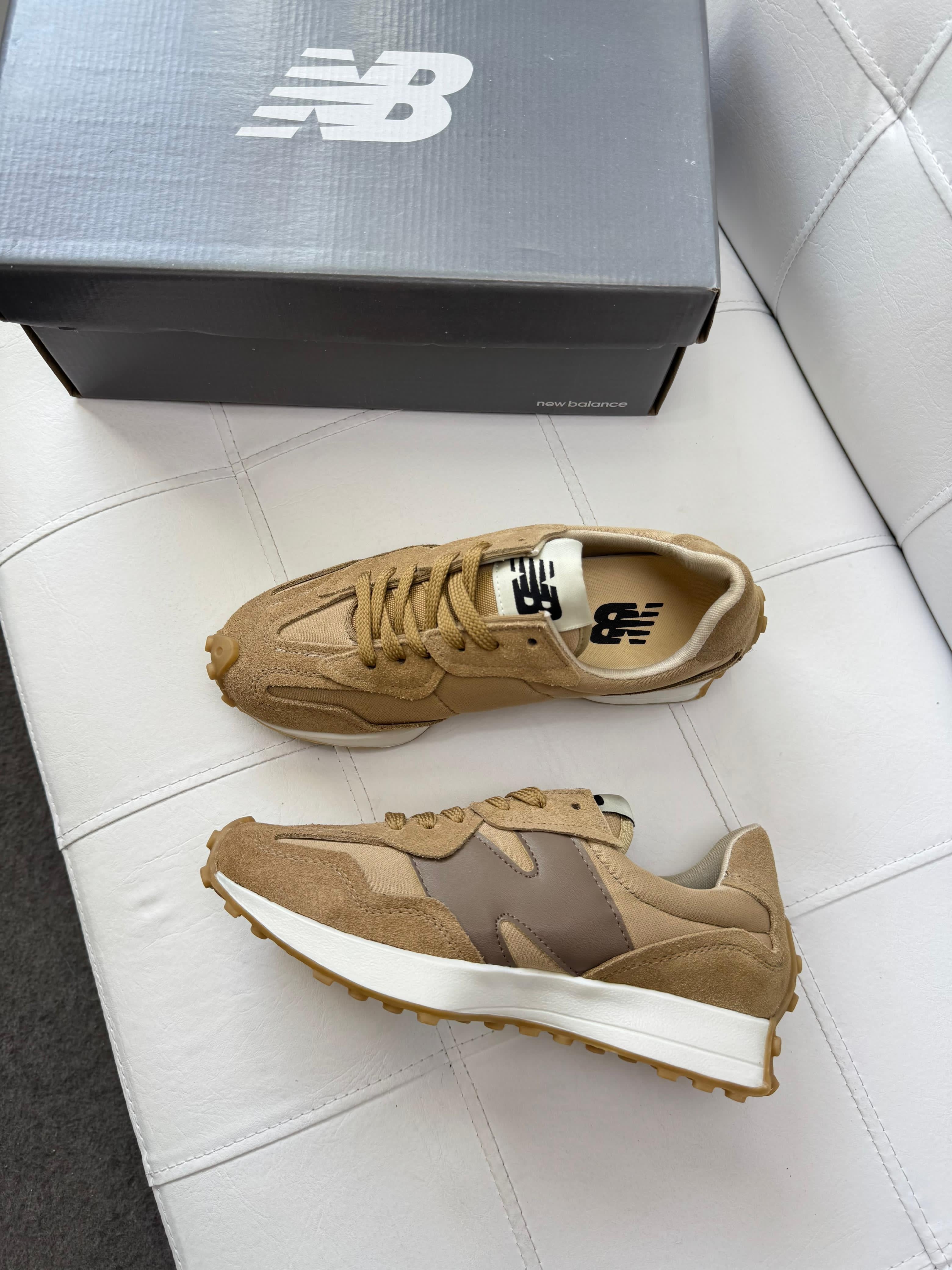 NEW BALANCE 327 COURO LEGITIMO