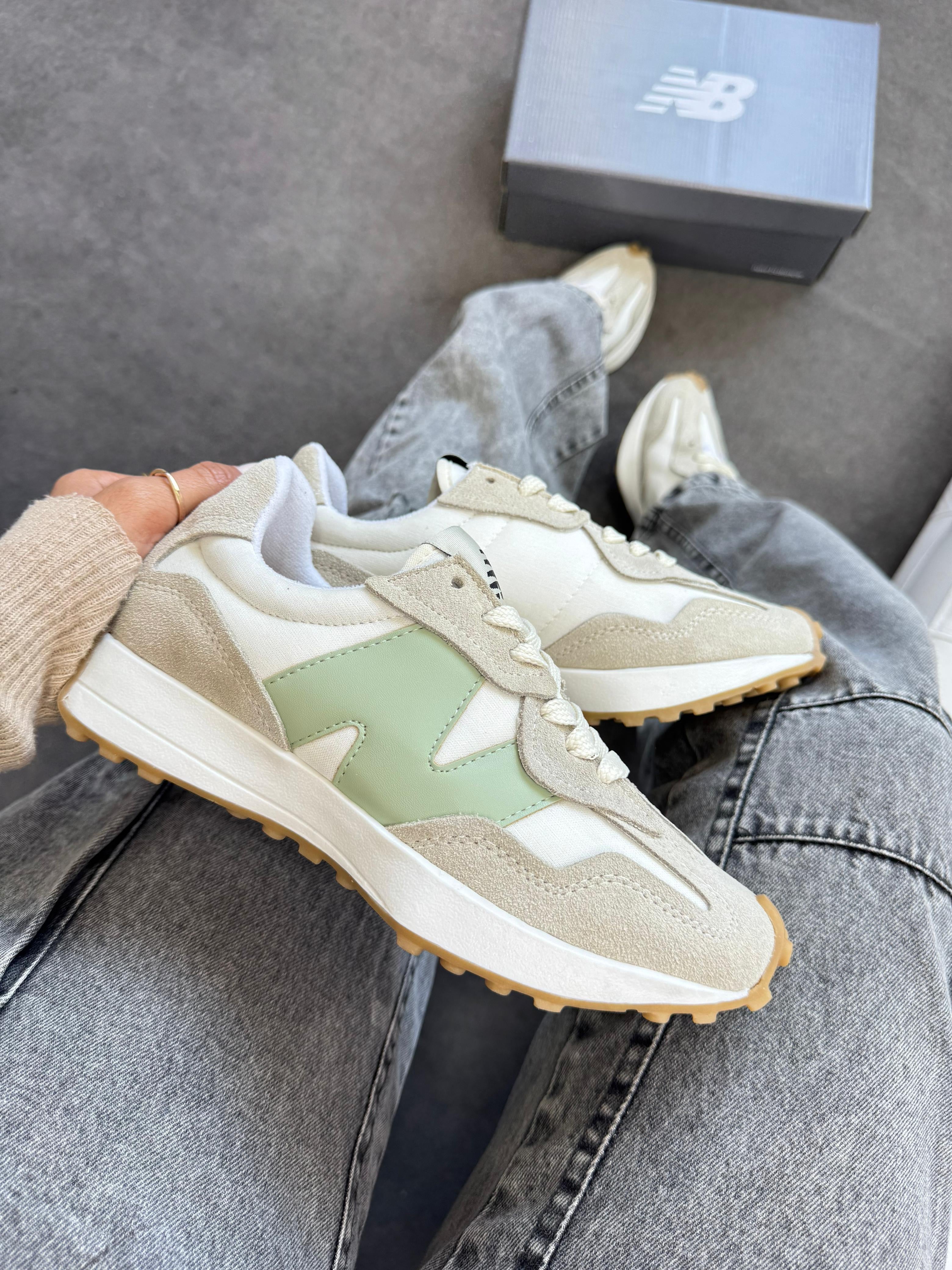 NEW BALANCE 327 COURO LEGITIMO