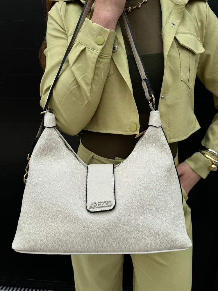 Bolsa Média de Couro Arezzo Safira