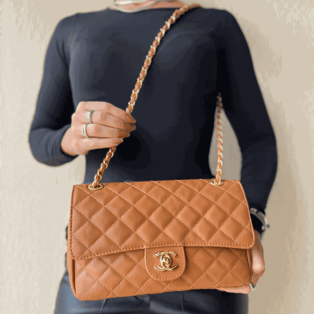 Bolsa Chanel Média de Couro Clássica