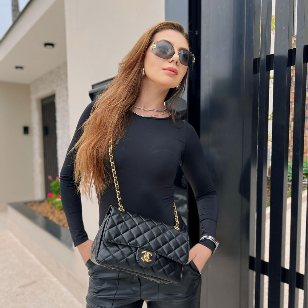 Bolsa Chanel Média de Couro Clássica